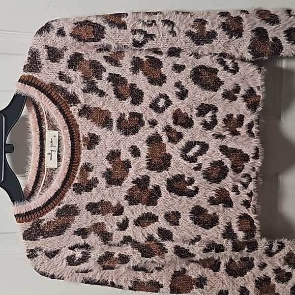 Ladies pink leopard print sweater - Picture 3 of 6